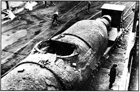 Ковш миксерного типа после взрыва в 1975 году